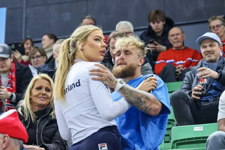 Najljep&scaron;a sporta&scaron;ica na svijetu poziranjem bez donjeg rublja ljuti svog poznatog zaručnika