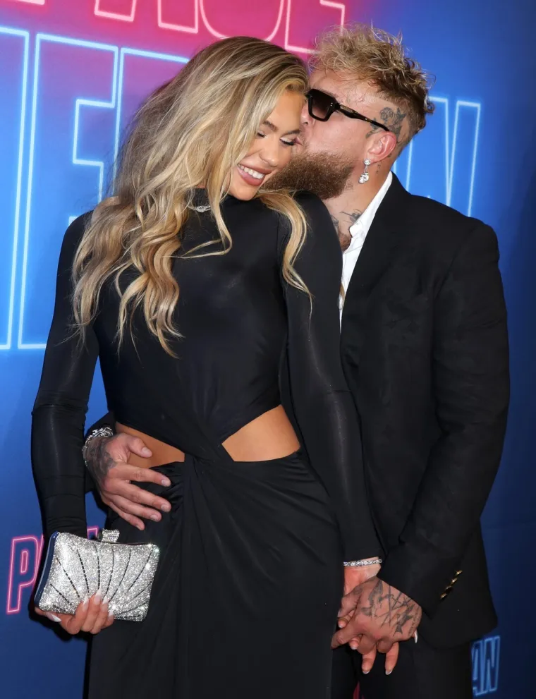 Najljep&scaron;a sporta&scaron;ica na svijetu poziranjem bez donjeg rublja ljuti svog poznatog zaručnika