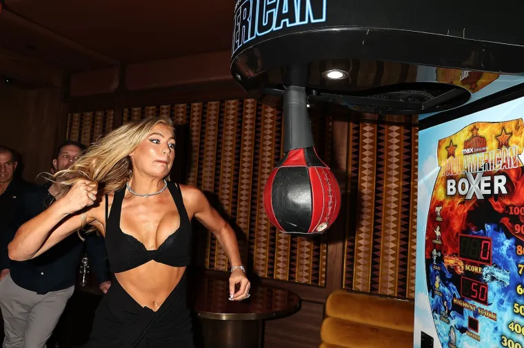 Najljep&scaron;a sporta&scaron;ica na svijetu poziranjem bez donjeg rublja ljuti svog poznatog zaručnika