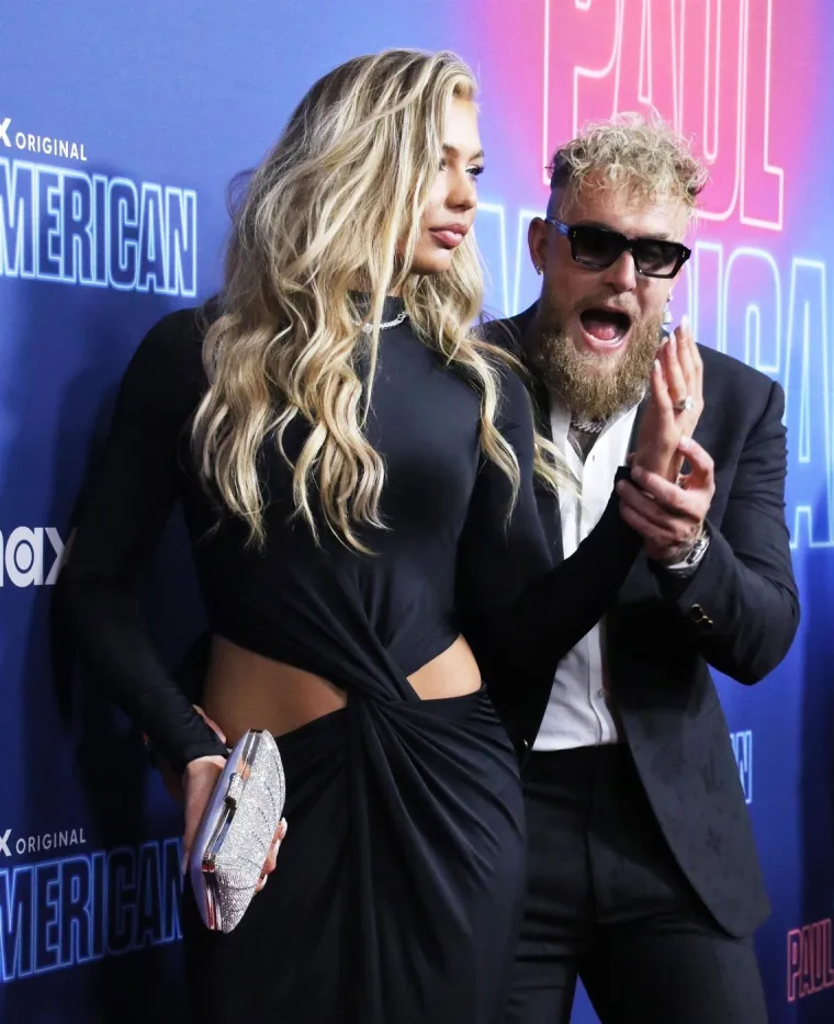 Najljep&scaron;a sporta&scaron;ica na svijetu poziranjem bez donjeg rublja ljuti svog poznatog zaručnika