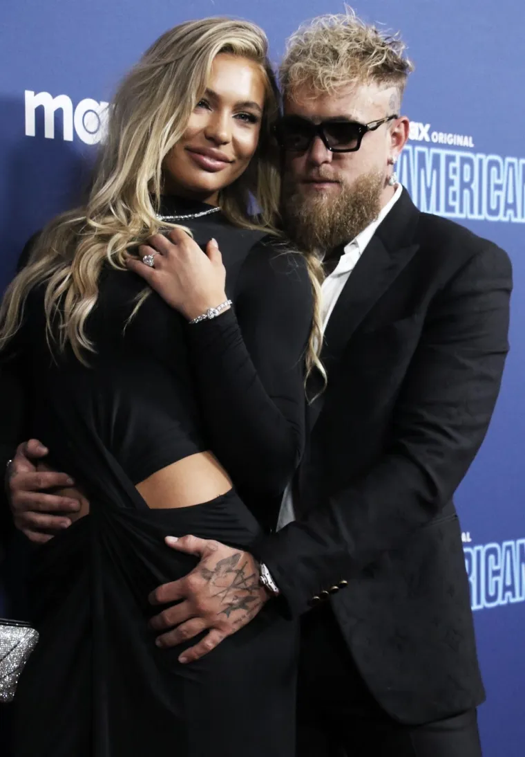 Najljep&scaron;a sporta&scaron;ica na svijetu poziranjem bez donjeg rublja ljuti svog poznatog zaručnika