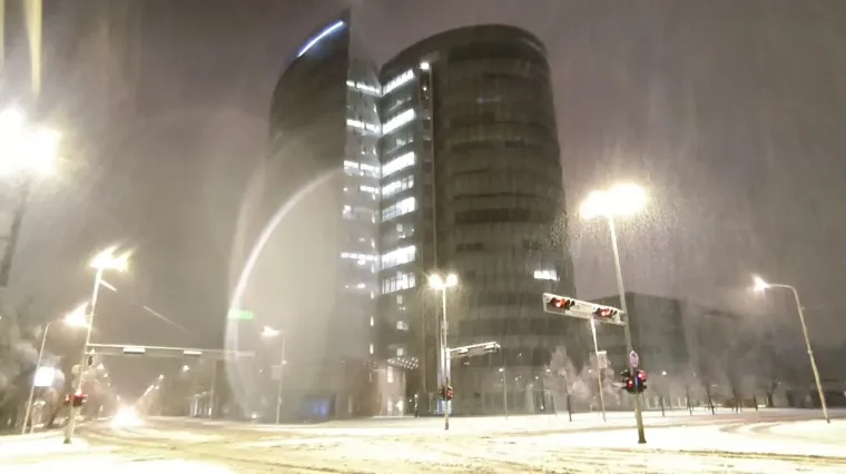 Osječani se probudili pod debelim snježnim pokrivačem: Prizori su nadrealni...