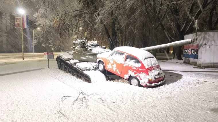Osječani se probudili pod debelim snježnim pokrivačem: Prizori su nadrealni...