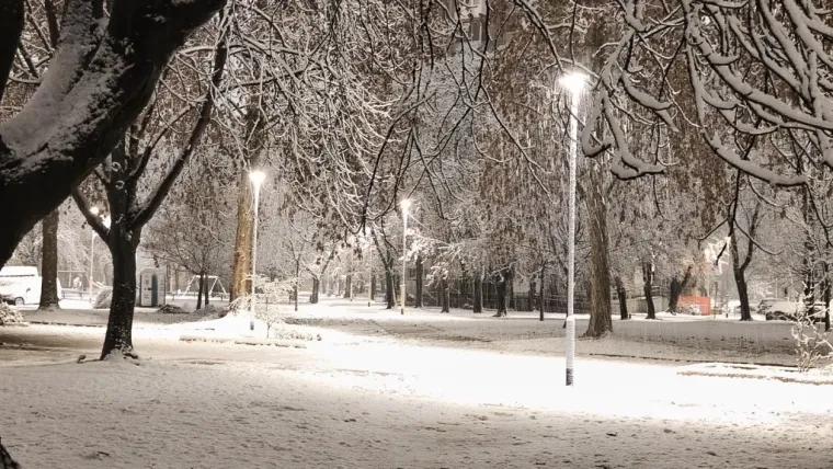 Osječani se probudili pod debelim snježnim pokrivačem: Prizori su nadrealni...