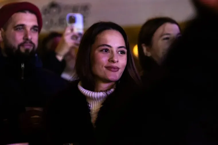 Dok je Vojko pjevao, ona je mamila poglede: Svi se okretali za lijepom Zadrankom