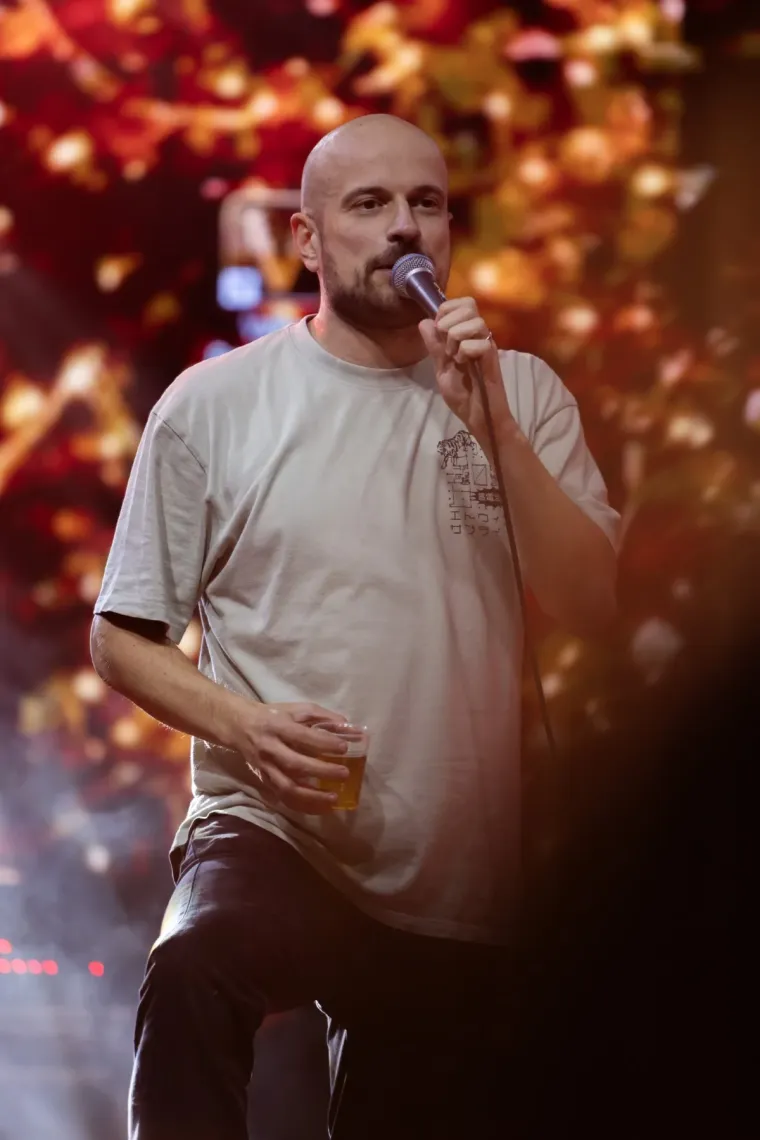 Dok je Vojko pjevao, ona je mamila poglede: Svi se okretali za lijepom Zadrankom