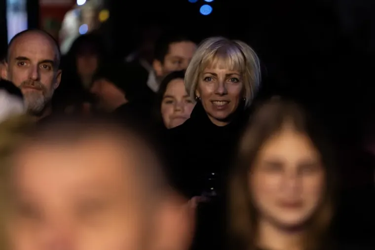 Dok je Vojko pjevao, ona je mamila poglede: Svi se okretali za lijepom Zadrankom