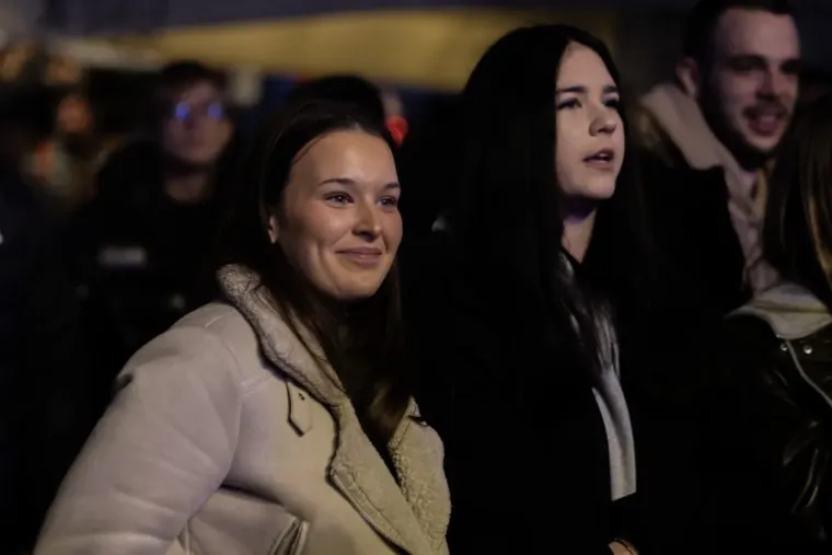 Dok je Vojko pjevao, ona je mamila poglede: Svi se okretali za lijepom Zadrankom