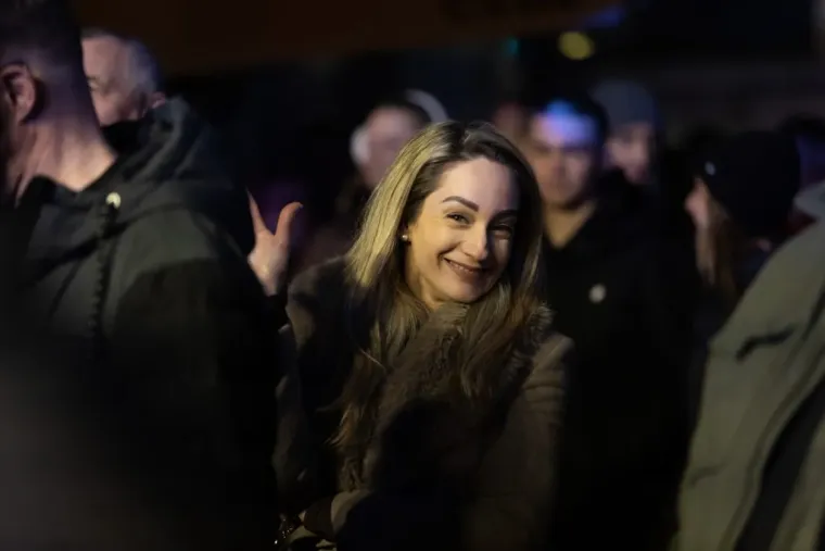 Dok je Vojko pjevao, ona je mamila poglede: Svi se okretali za lijepom Zadrankom