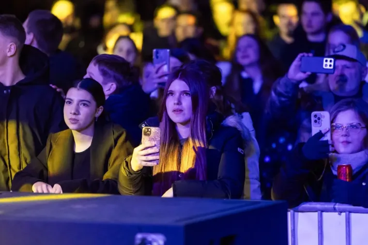 Dok je Vojko pjevao, ona je mamila poglede: Svi se okretali za lijepom Zadrankom