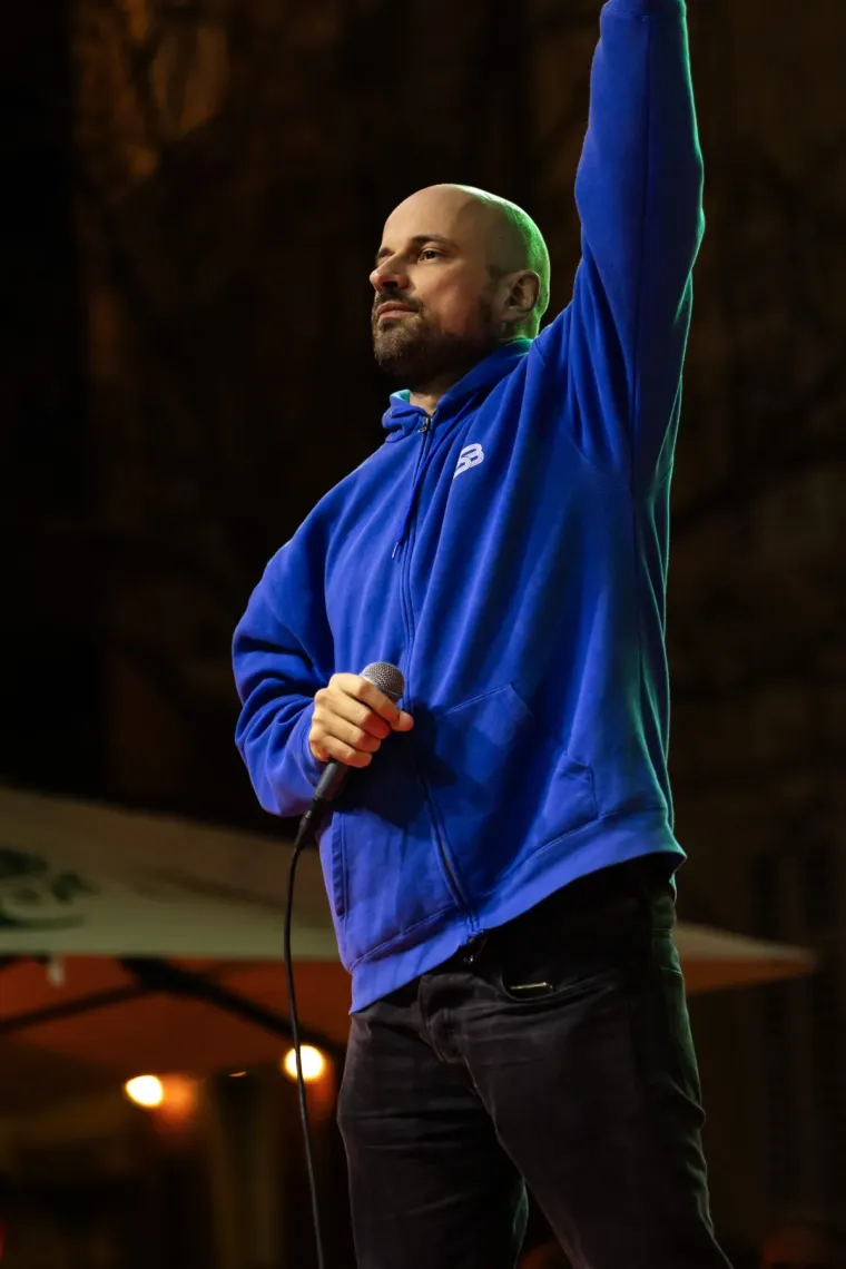 Dok je Vojko pjevao, ona je mamila poglede: Svi se okretali za lijepom Zadrankom