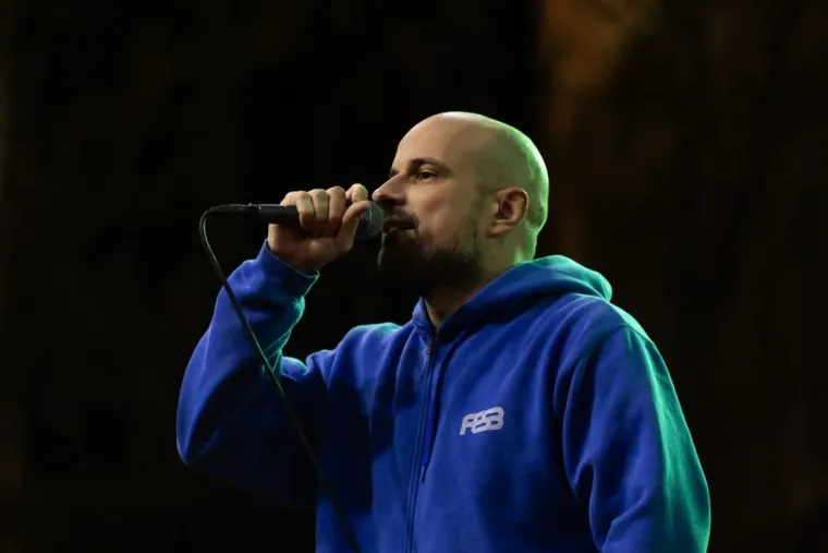 Dok je Vojko pjevao, ona je mamila poglede: Svi se okretali za lijepom Zadrankom