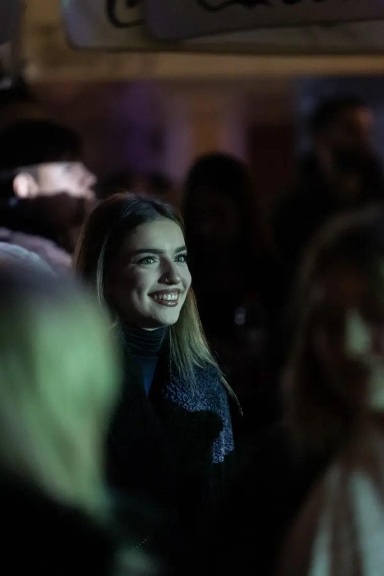 Dok je Vojko pjevao, ona je mamila poglede: Svi se okretali za lijepom Zadrankom