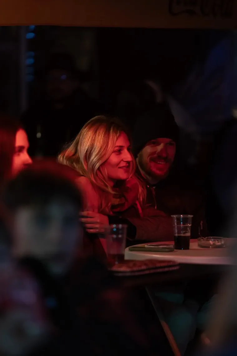 Dok je Vojko pjevao, ona je mamila poglede: Svi se okretali za lijepom Zadrankom