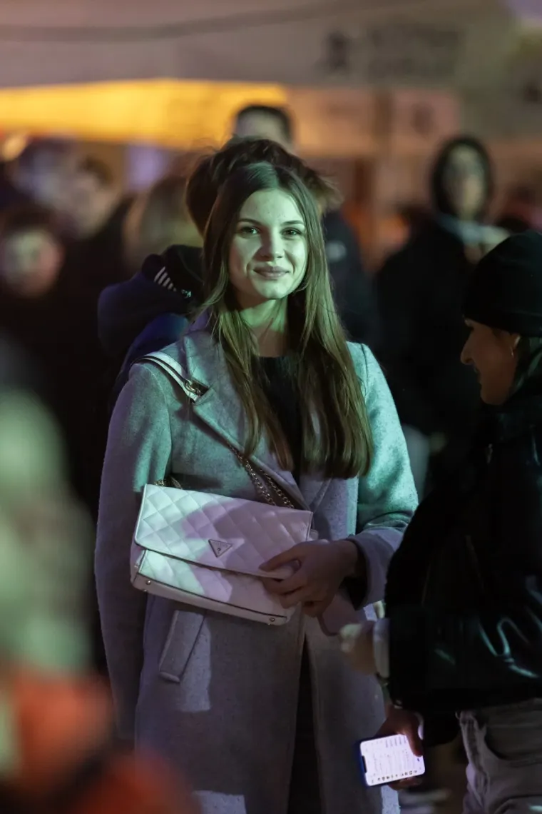 Dok je Vojko pjevao, ona je mamila poglede: Svi se okretali za lijepom Zadrankom