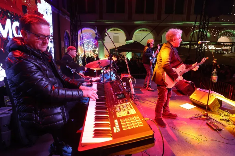 Grupa Dalmatino napravila spektakl u Splitu: Pogledajte atmosferu s koncerta