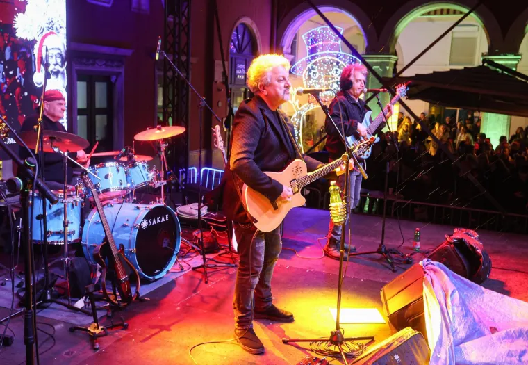 Grupa Dalmatino napravila spektakl u Splitu: Pogledajte atmosferu s koncerta