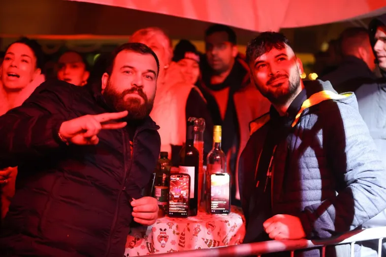 Grupa Dalmatino napravila spektakl u Splitu: Pogledajte atmosferu s koncerta