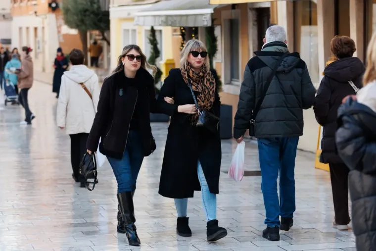 Kad prođu crna i plava: Nema tko se nije okrenuo za ovim dvjema ljepoticama iz Zadra