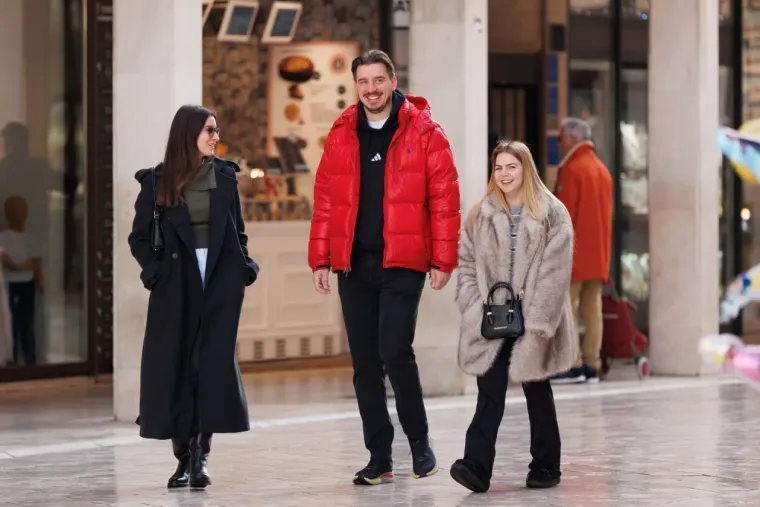 Kad prođu crna i plava: Nema tko se nije okrenuo za ovim dvjema ljepoticama iz Zadra
