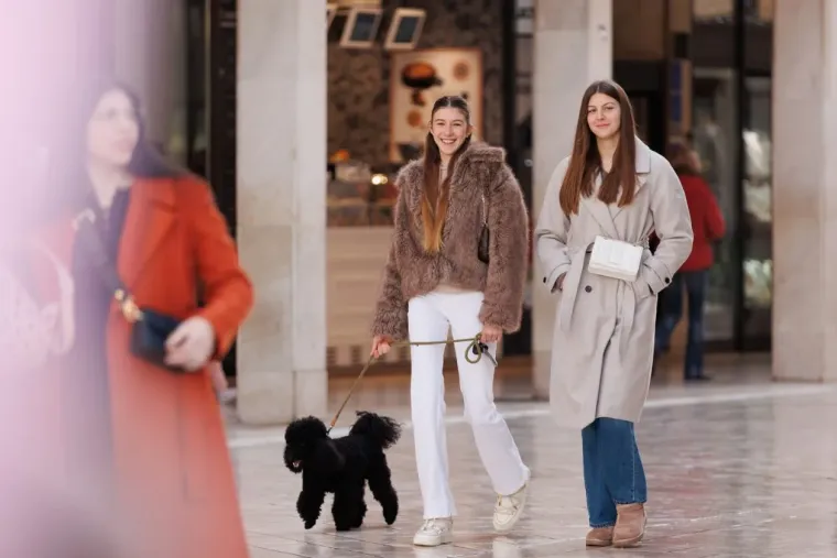 Kad prođu crna i plava: Nema tko se nije okrenuo za ovim dvjema ljepoticama iz Zadra