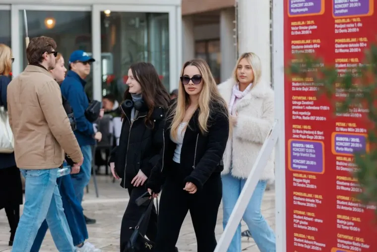 Kad prođu crna i plava: Nema tko se nije okrenuo za ovim dvjema ljepoticama iz Zadra