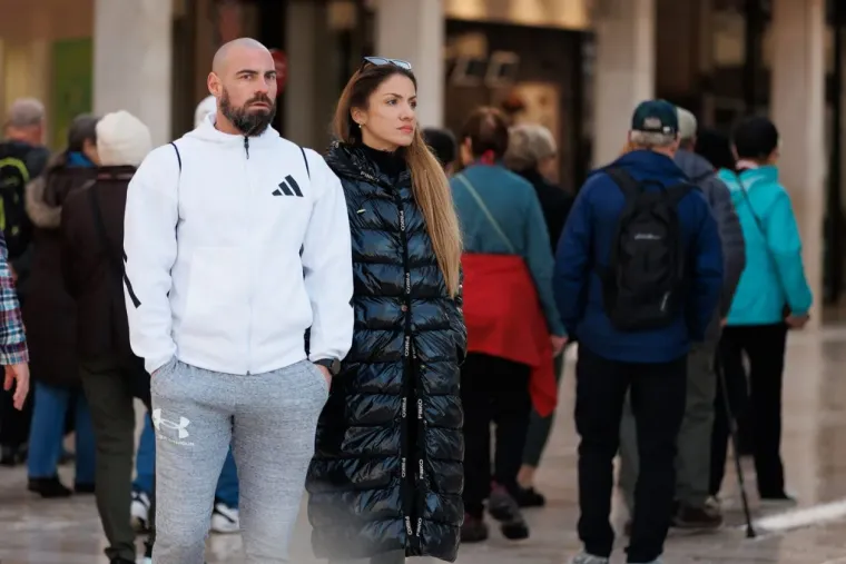 Kad prođu crna i plava: Nema tko se nije okrenuo za ovim dvjema ljepoticama iz Zadra