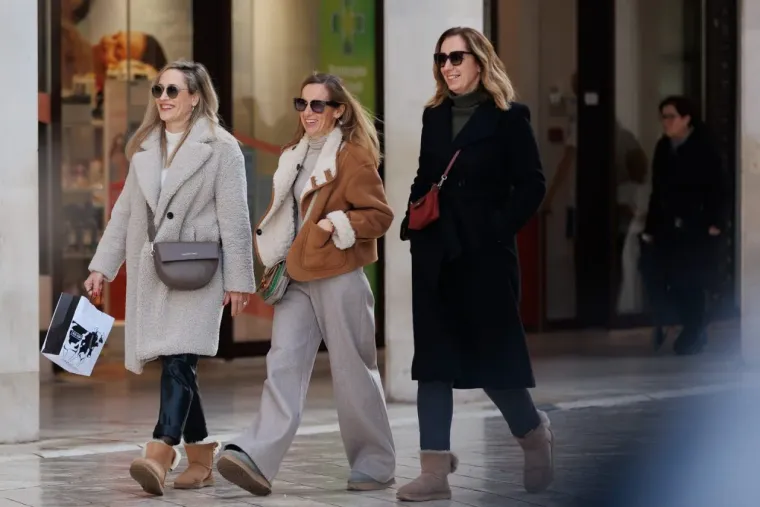 Kad prođu crna i plava: Nema tko se nije okrenuo za ovim dvjema ljepoticama iz Zadra