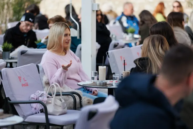 Kad prođu crna i plava: Nema tko se nije okrenuo za ovim dvjema ljepoticama iz Zadra