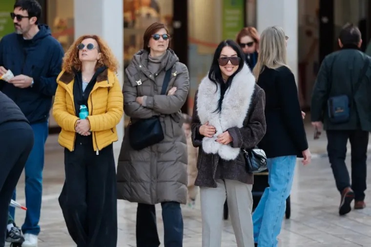 Kad prođu crna i plava: Nema tko se nije okrenuo za ovim dvjema ljepoticama iz Zadra