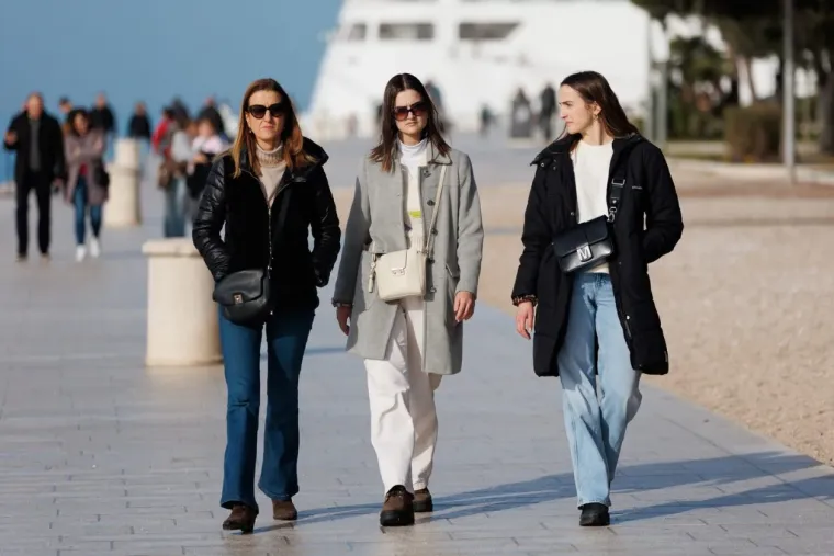Kad prođu crna i plava: Nema tko se nije okrenuo za ovim dvjema ljepoticama iz Zadra