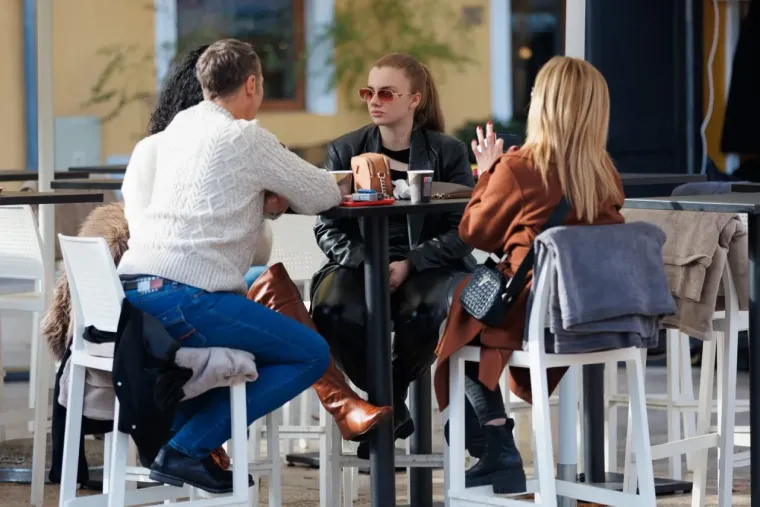 Kad prođu crna i plava: Nema tko se nije okrenuo za ovim dvjema ljepoticama iz Zadra