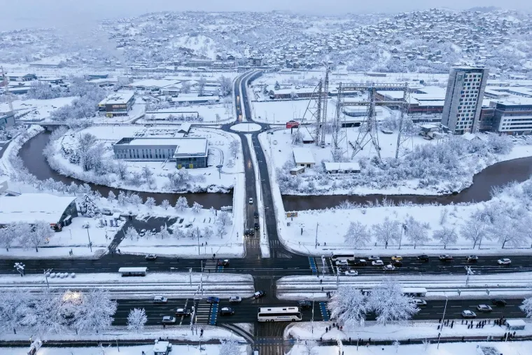 Kakvi nadrealni prizori! Ovo je Sarajevo. U potpunosti je okovano snijegom