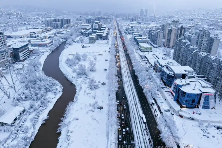 Kakvi nadrealni prizori! Ovo je Sarajevo. U potpunosti je okovano snijegom