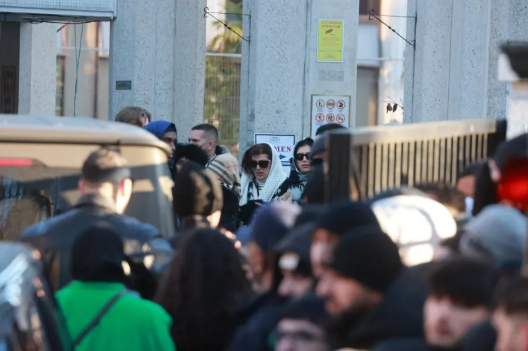 Anthony Joshua prekinuo &scaron;utnju i oglasio se prije posljednjeg ispraćaja najbližih prijatelja