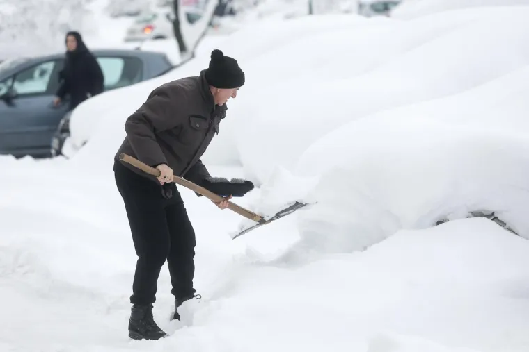 Kakvi nadrealni prizori! Ovo je Sarajevo. U potpunosti je okovano snijegom