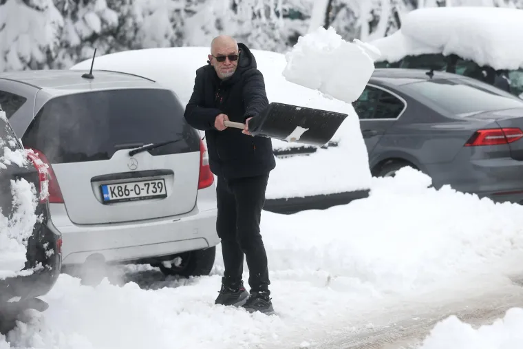 Kakvi nadrealni prizori! Ovo je Sarajevo. U potpunosti je okovano snijegom