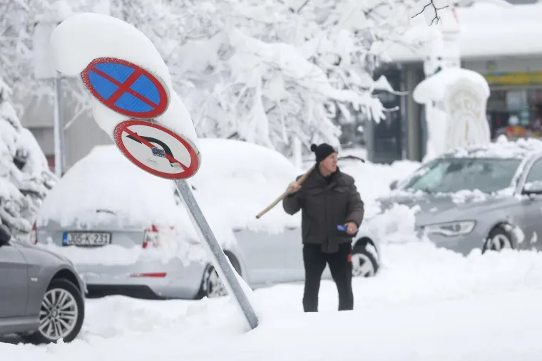 Kakvi nadrealni prizori! Ovo je Sarajevo. U potpunosti je okovano snijegom