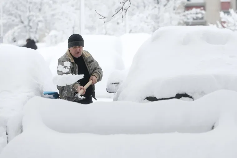 Kakvi nadrealni prizori! Ovo je Sarajevo. U potpunosti je okovano snijegom
