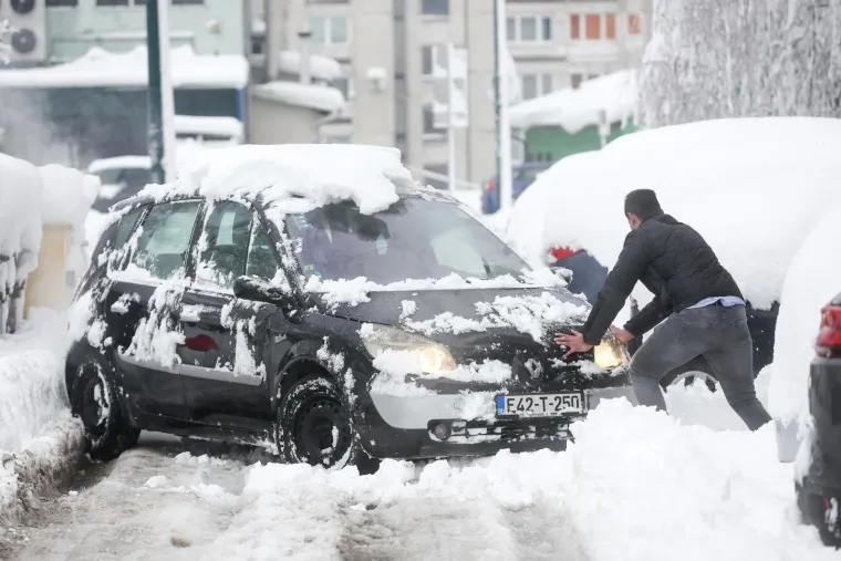 Kakvi nadrealni prizori! Ovo je Sarajevo. U potpunosti je okovano snijegom