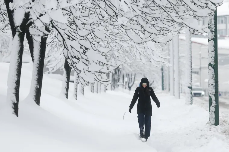 Kakvi nadrealni prizori! Ovo je Sarajevo. U potpunosti je okovano snijegom
