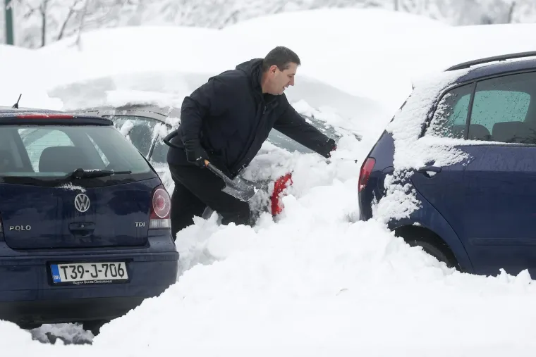 Kakvi nadrealni prizori! Ovo je Sarajevo. U potpunosti je okovano snijegom