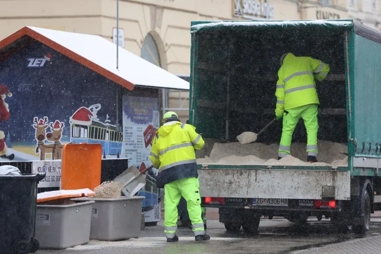 Snježna čarolija počela! Glavni grad sjaji pod snijegom, pogledajte prizore