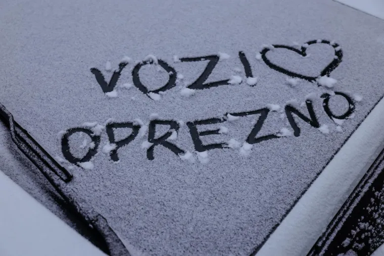 Snježna čarolija počela! Glavni grad sjaji pod snijegom, pogledajte prizore