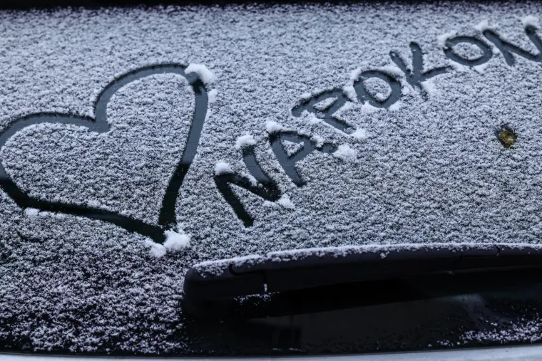 Snježna čarolija počela! Glavni grad sjaji pod snijegom, pogledajte prizore