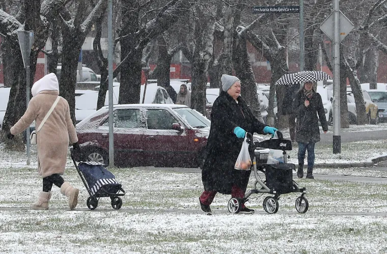 Snježna čarolija počela! Glavni grad sjaji pod snijegom, pogledajte prizore