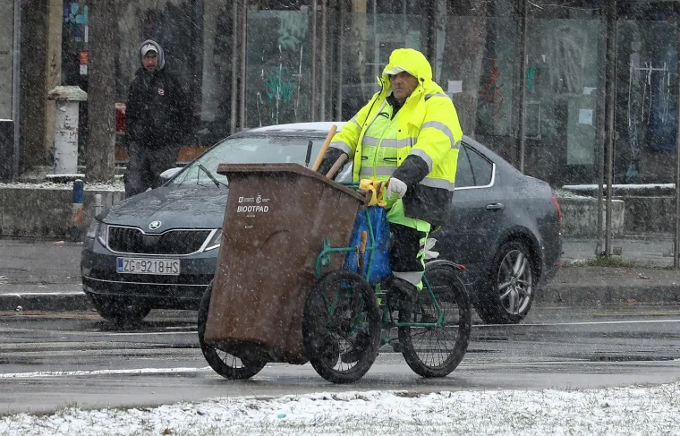 Snježna čarolija počela! Glavni grad sjaji pod snijegom, pogledajte prizore