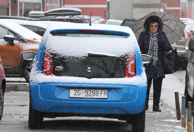 Snježna čarolija počela! Glavni grad sjaji pod snijegom, pogledajte prizore