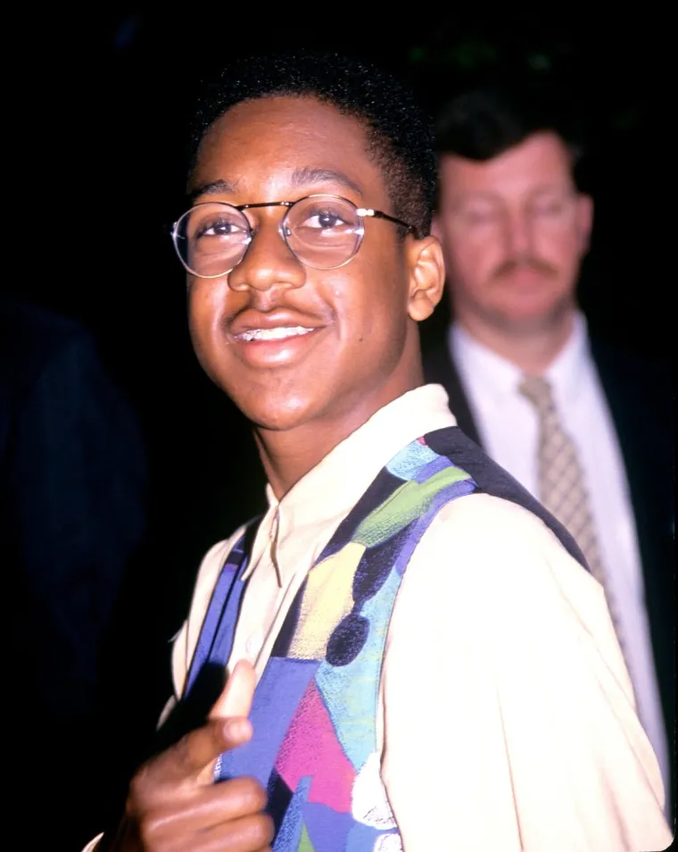 Steve Urkel jesi li to ti? Nekad su žene bježale od njega, a danas mu se bacaju u zagrljaj