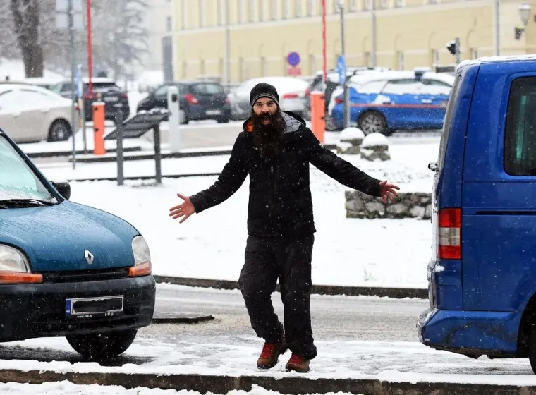 Karlovčanka sa stilom čistila automobil, a tri dame unatoč snijegu nisu preskočile trening